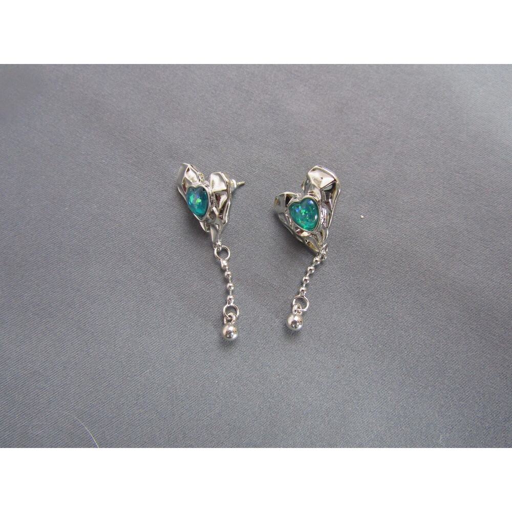 Tassel Heart Shaped Silver Tone Earring with Inset Green Gem Dangly‎ Modern
